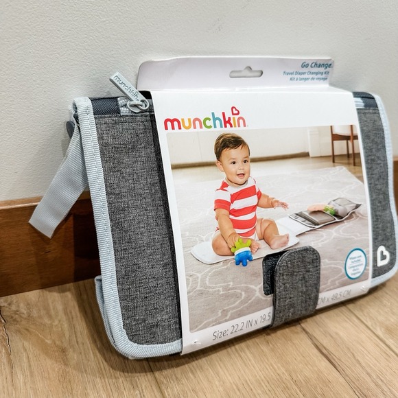 Munchkin Go Change Travel Diaper Changing Kit, Gray with Blue Lining, NEW - Picture 2 of 3